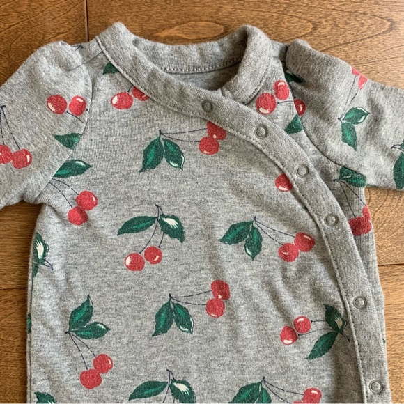 2/$10 GAP Baby girl pyjamas cherries 0-3m - Picture 3 of 4